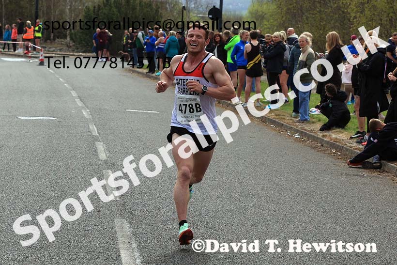 Senior mens relay, 2025 Elswick Harriers Good Friday Road Relays, Newburn, Newcastle upon Tyne. Photo: David T. Hewitson/Sports for All Pics